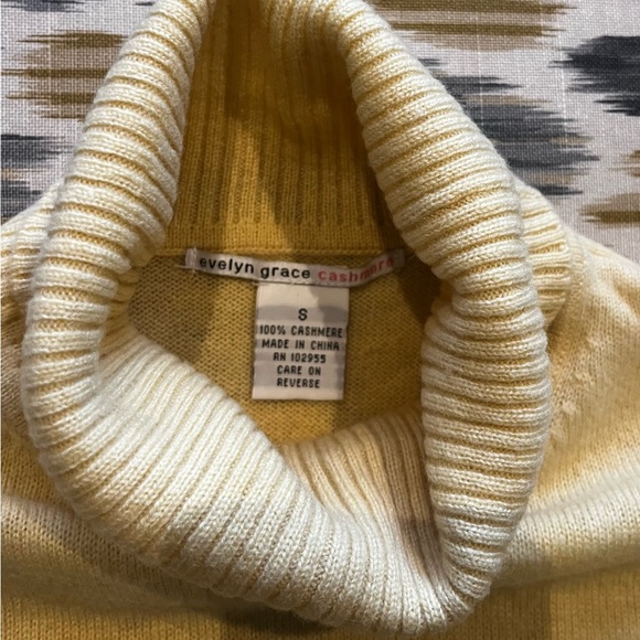 NWOT Short Sleeve Turtleneck 100% Cashmere Sweater * Size Small - Picture 3 of 4
